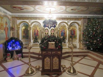 Подготовка храма к Рождественским празднествам.