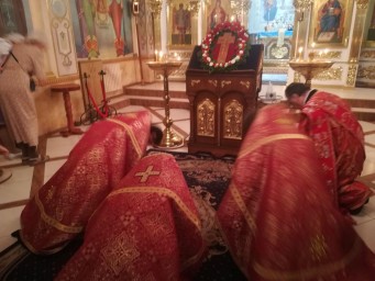 История праздника Изнесения Честных Древ Животворящего Креста Господня
