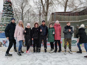 Молодежная встреча на льду