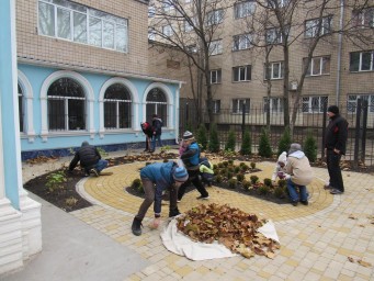 Субботник возле храма